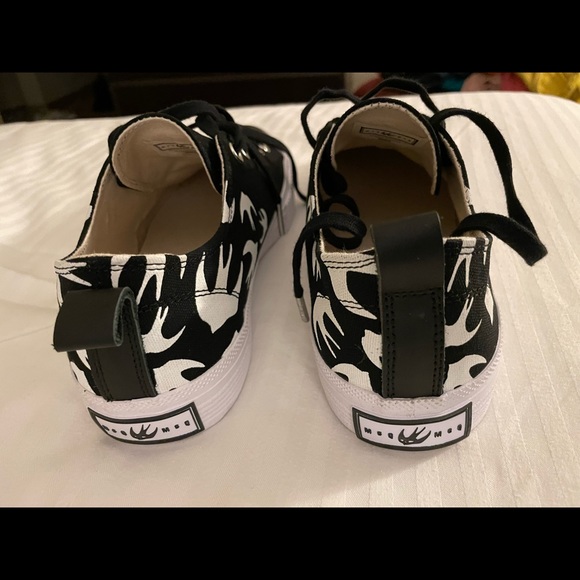 Alexander McQueen pair of sneakers. - Picture 4 of 5